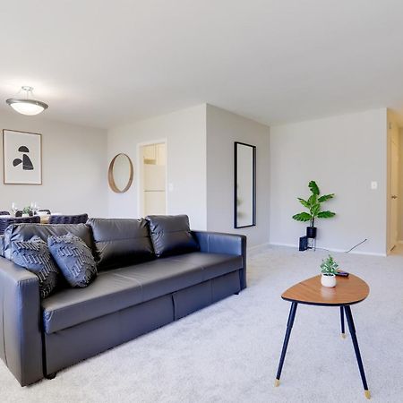 Style And Convenience Apartment At Crystal City 알링턴 외부 사진