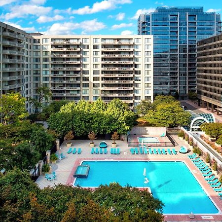 Style And Convenience Apartment At Crystal City 알링턴 외부 사진