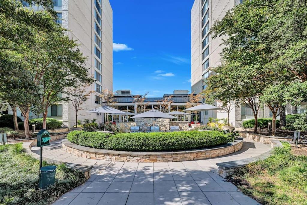 Style And Convenience Apartment At Crystal City 알링턴 외부 사진