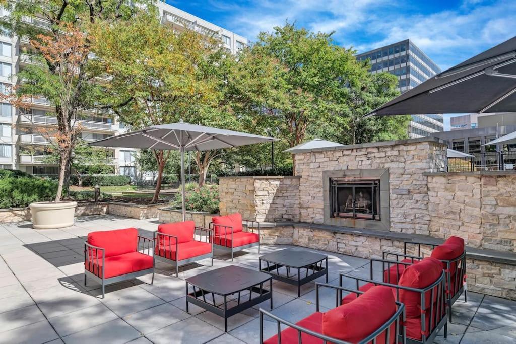 Style And Convenience Apartment At Crystal City 알링턴 외부 사진