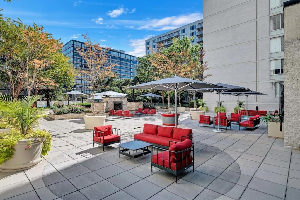 Style And Convenience Apartment At Crystal City 알링턴 외부 사진