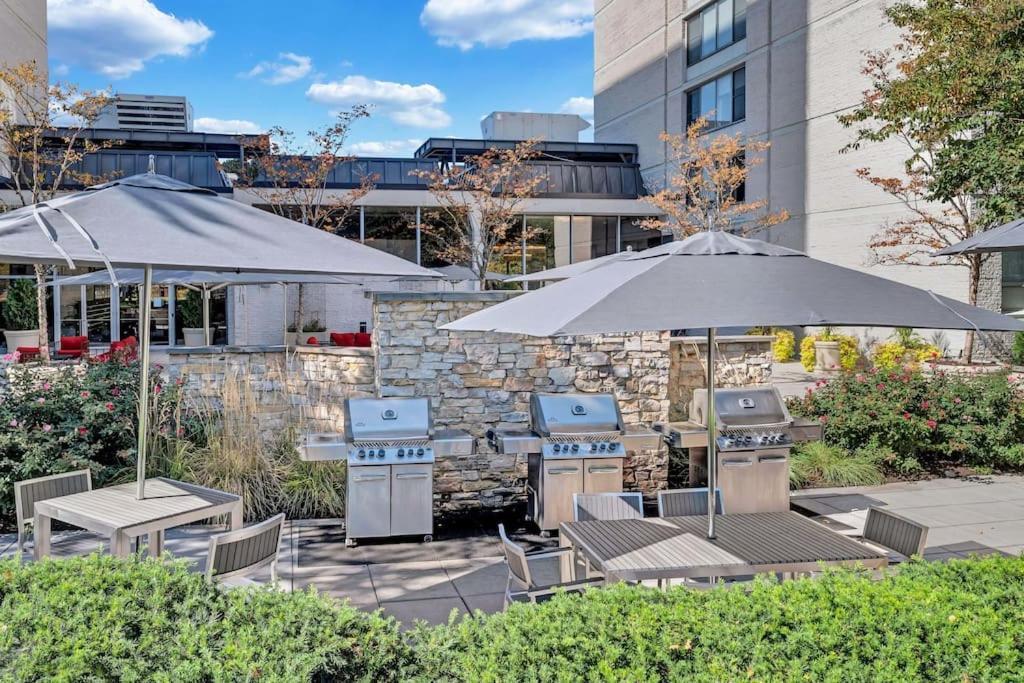 Style And Convenience Apartment At Crystal City 알링턴 외부 사진