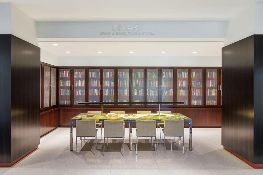 Style And Convenience Apartment At Crystal City 알링턴 외부 사진