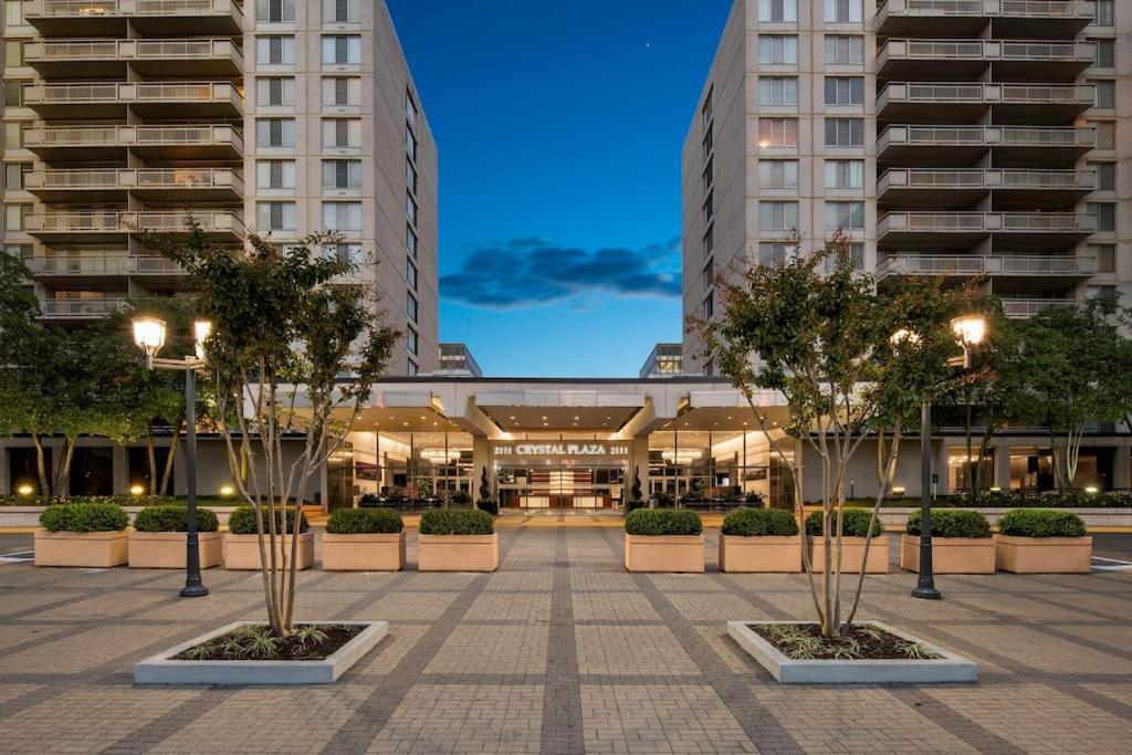 Style And Convenience Apartment At Crystal City 알링턴 외부 사진