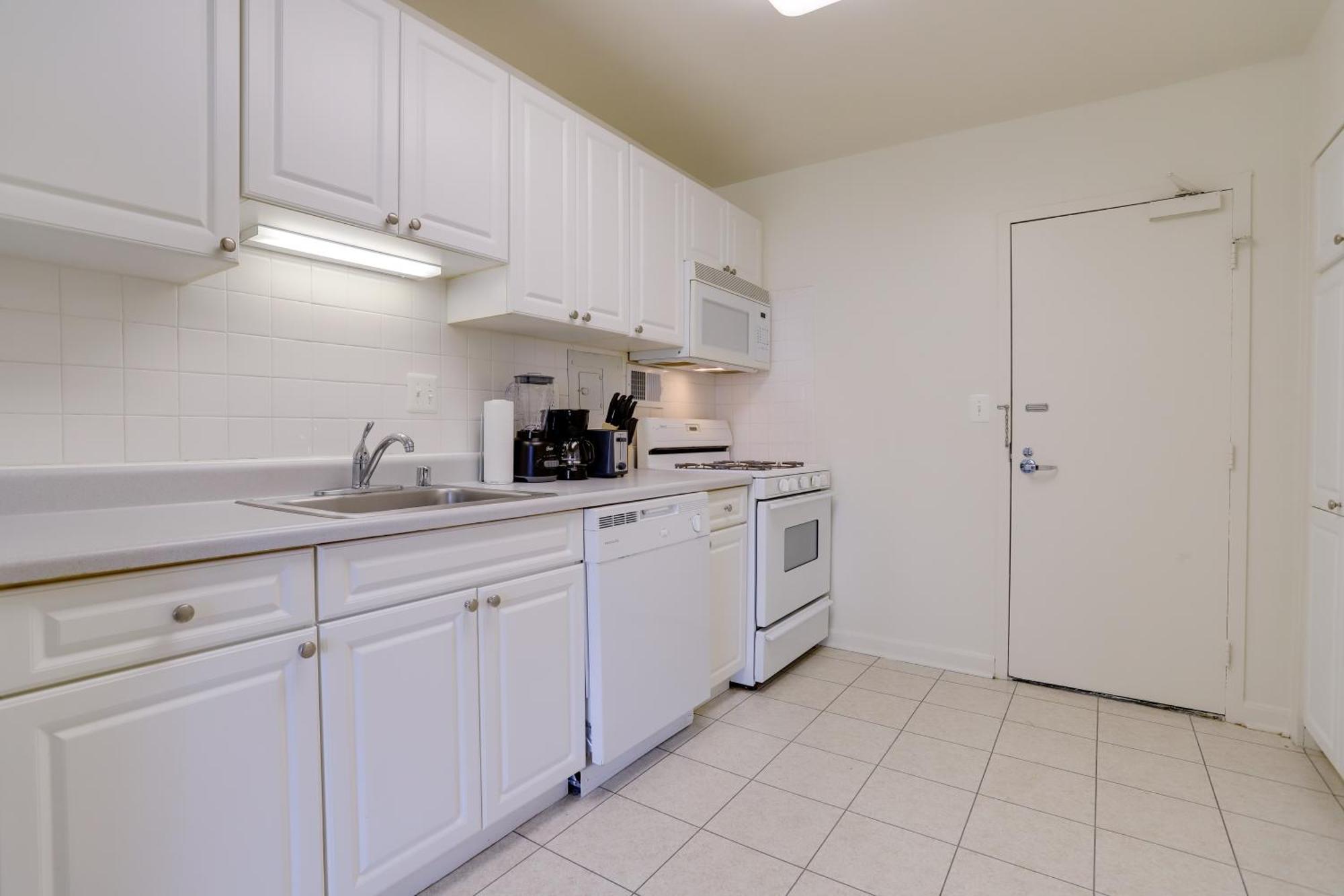 Style And Convenience Apartment At Crystal City 알링턴 외부 사진
